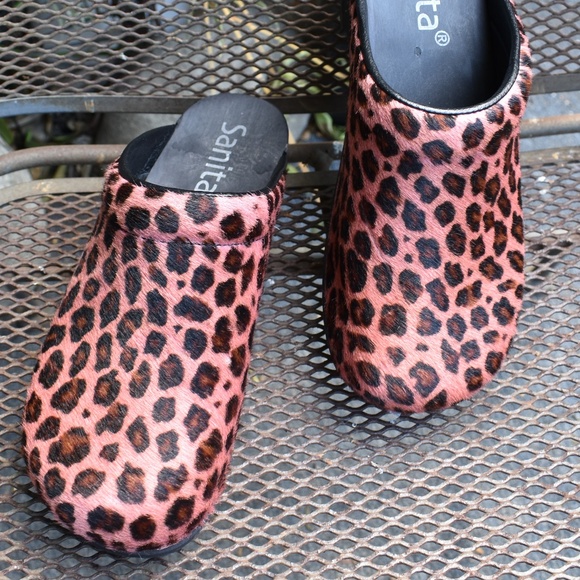 sanita leopard clogs